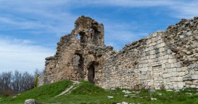 Экскурсия из Феодосии: Пещерный город  Мангуп-Кале фото 13410