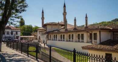 Экскурсия из Феодосии: Бахчисарай. Парк "Крым в миниатюре". фото 12502 Экскурсия из Феодосии: Бахчисарай. Парк "Крым в миниатюре". фото 12502