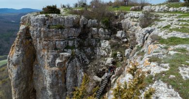 Экскурсия из Феодосии: Пещерный город  Мангуп-Кале фото 13386